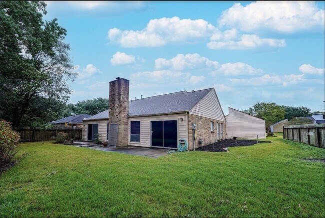 Building Photo - 2306 Wallingford Dr