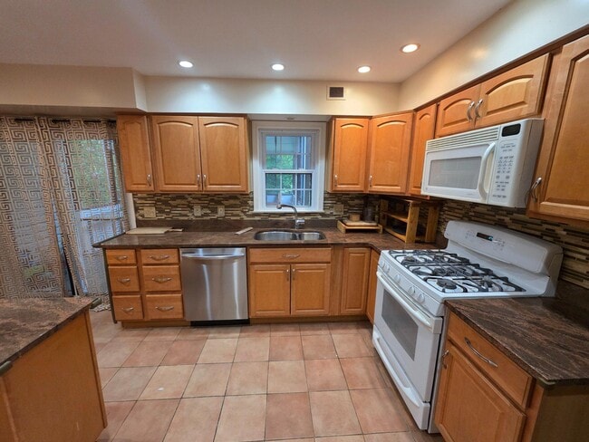 Building Photo - 8120 Paisley Pl