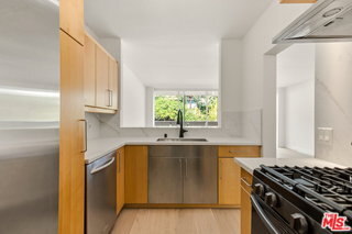 Building Photo - 8787 Shoreham Dr