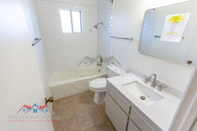 Building Photo - 5706 E Des Moines St