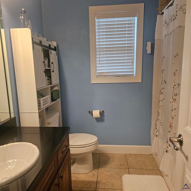 Building Photo - 316 Montview Way