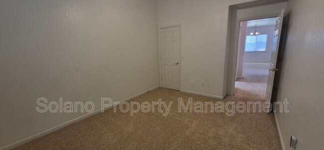 Building Photo - 1085 Crystal Springs Dr
