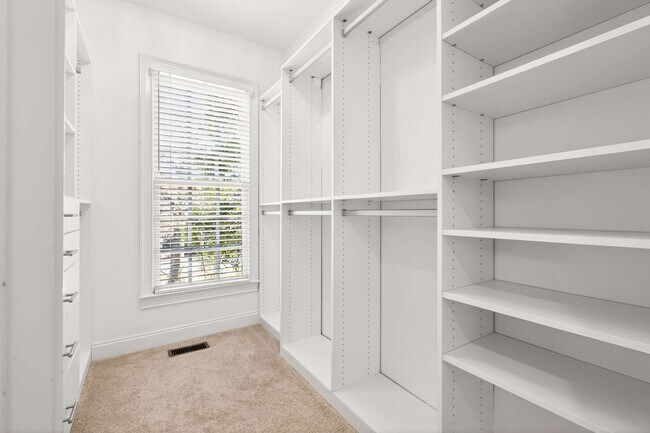 Building Photo - 6 Portrush Ct