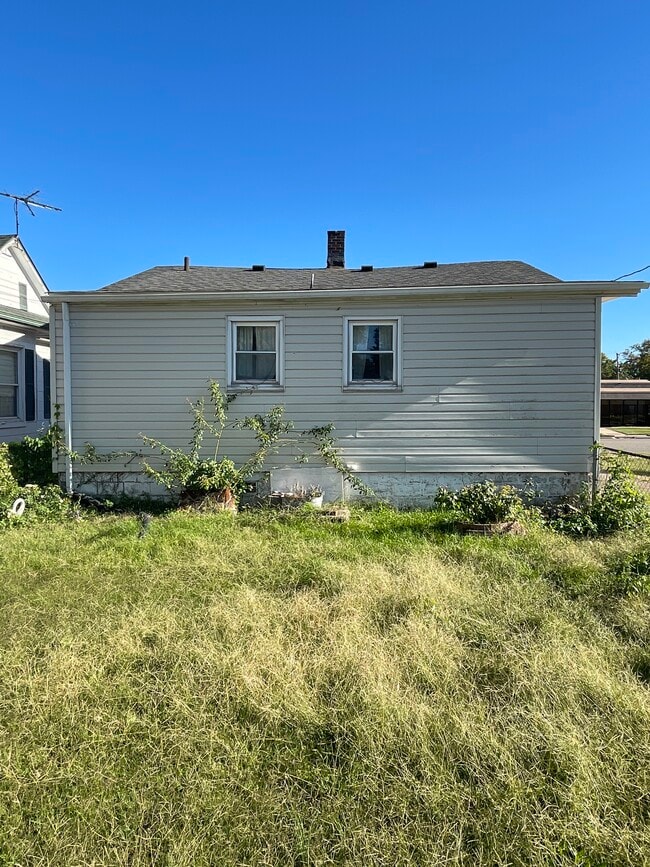 Building Photo - 2411 Madison Ave