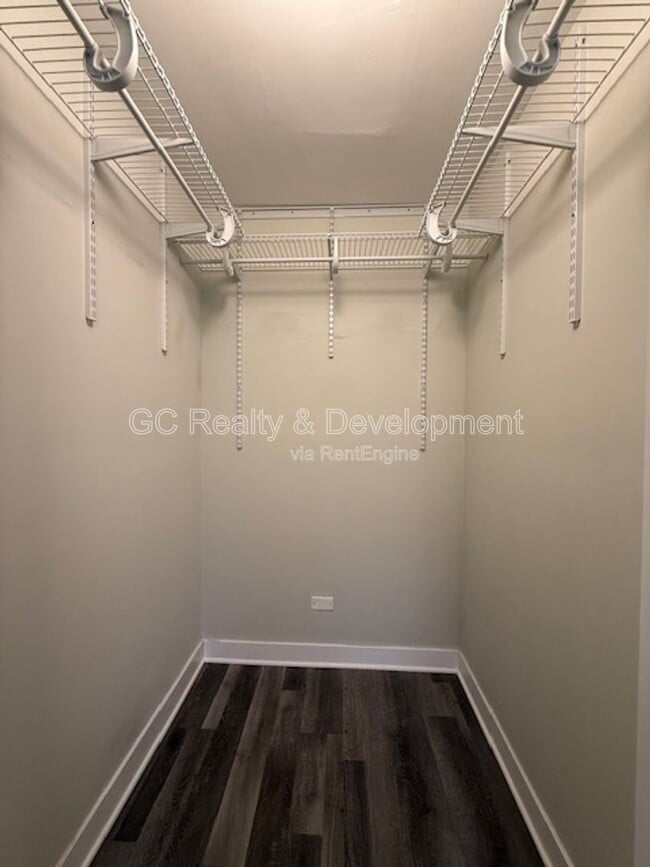 Building Photo - 800 Graceland Ave