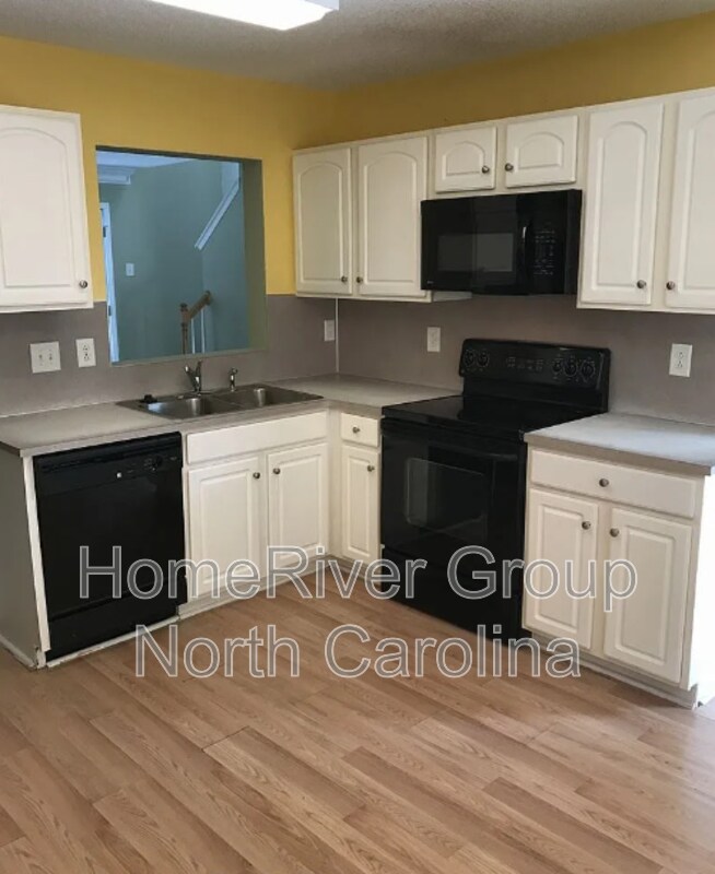 Building Photo - 444 Amir Cir