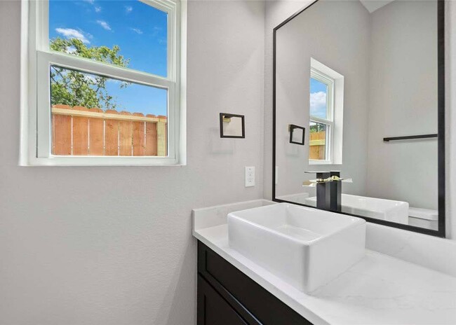 Building Photo - 217 Pheasant St