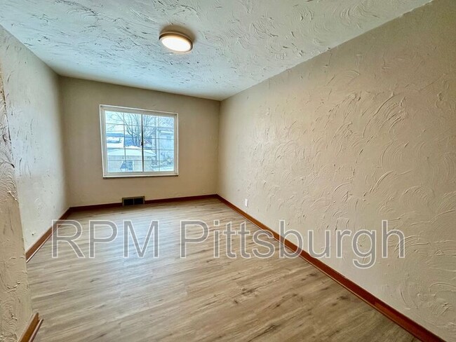 Building Photo - 533 Freeport Rd