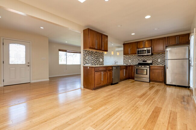 Building Photo - 3351 Cheyenne Ave