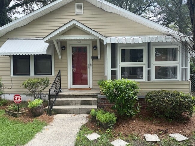 Primary Photo - 1318 Oak St