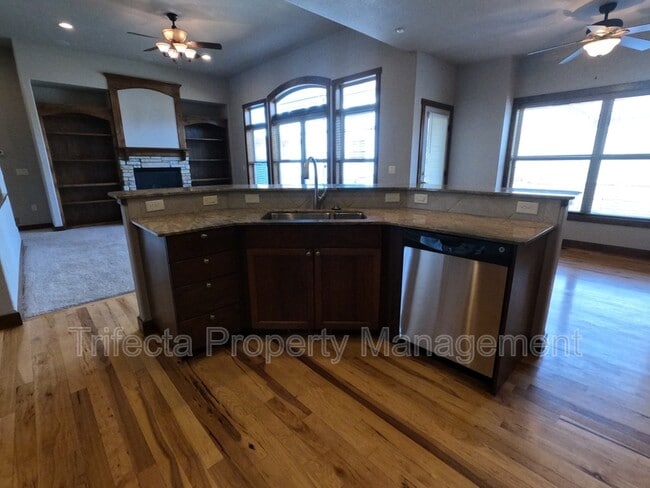 Building Photo - 1032 Hessen Dr