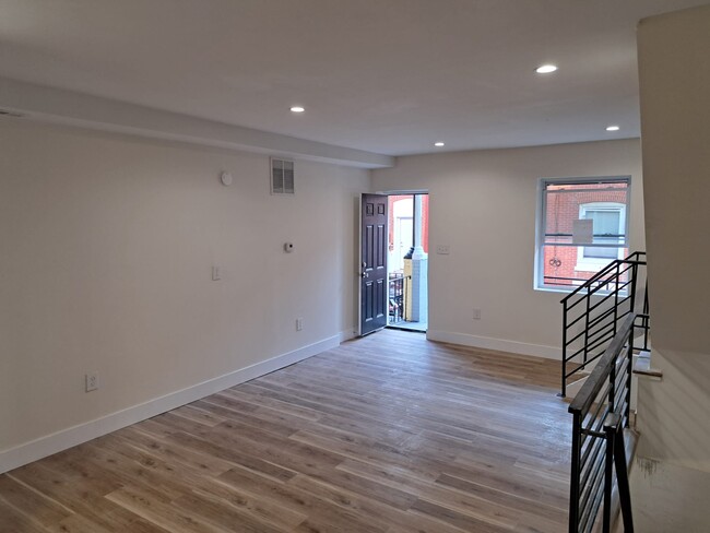 Building Photo - 431 N Holly St