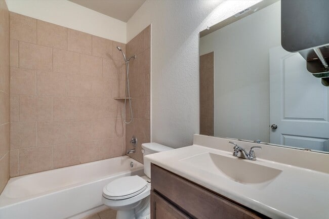 Building Photo - 5637 Sacco St