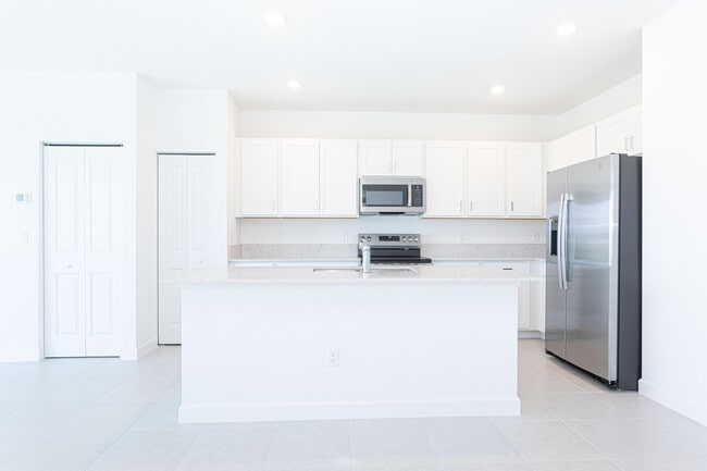 Building Photo - 630 SE Lk Fls St