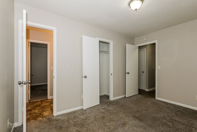 Building Photo - 7391 White Castle Ct