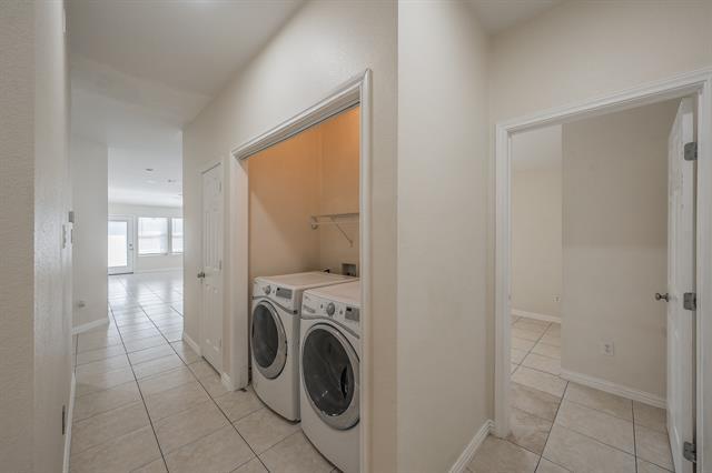 Building Photo - 8932 Sunny Hollow Dr