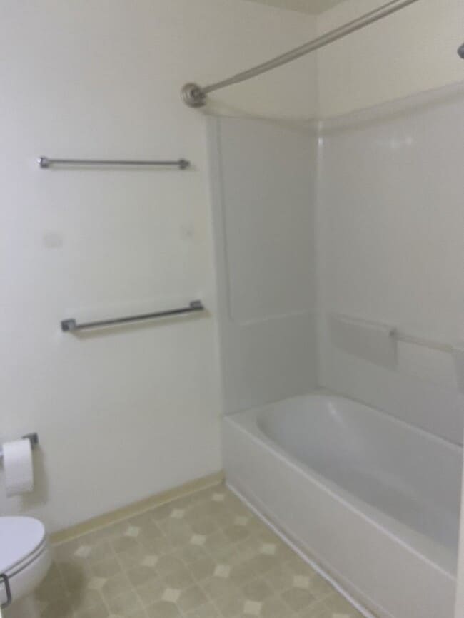 Building Photo - Highly Desirable 3 bedroom Town house in H...