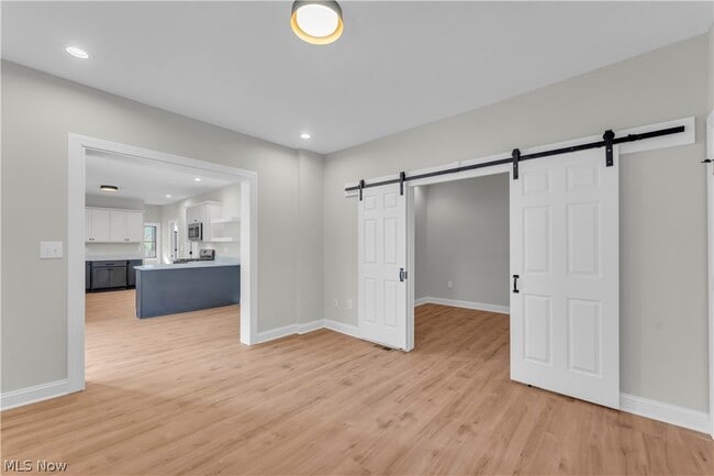 Building Photo - 1330 W 67th St