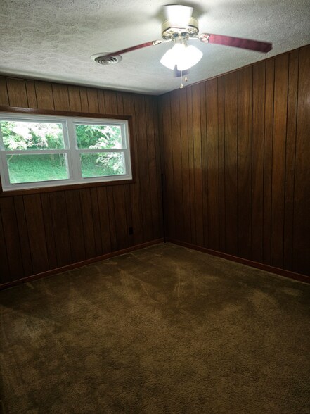 Building Photo - 232 Reed Hollow Rd