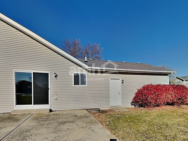 Building Photo - 26251 W Bayberry Ct