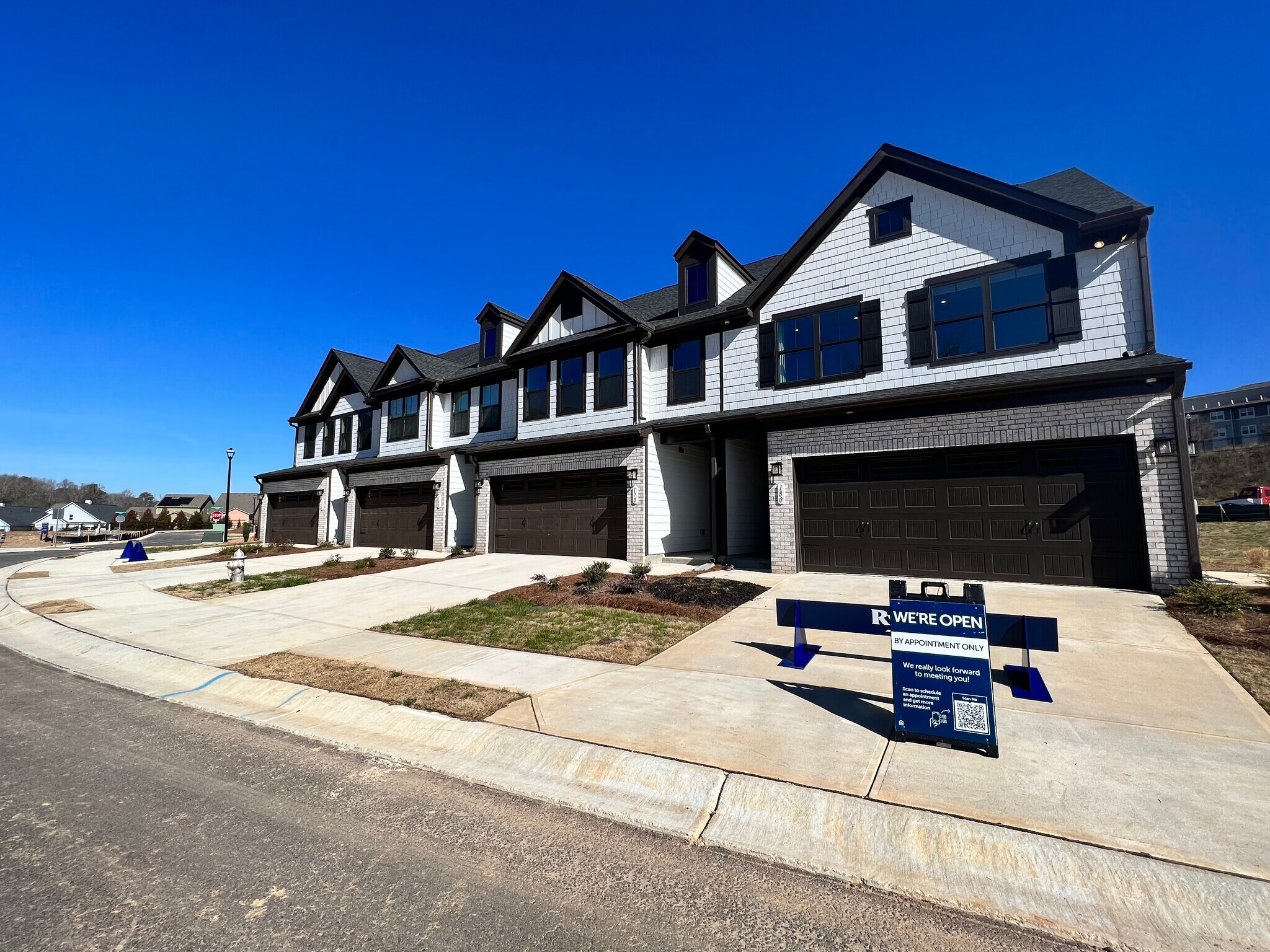 Building Photo - 180 Climbing Ivy Cir