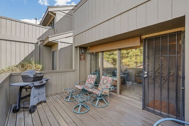 Building Photo - 2650 N Valley View Rd