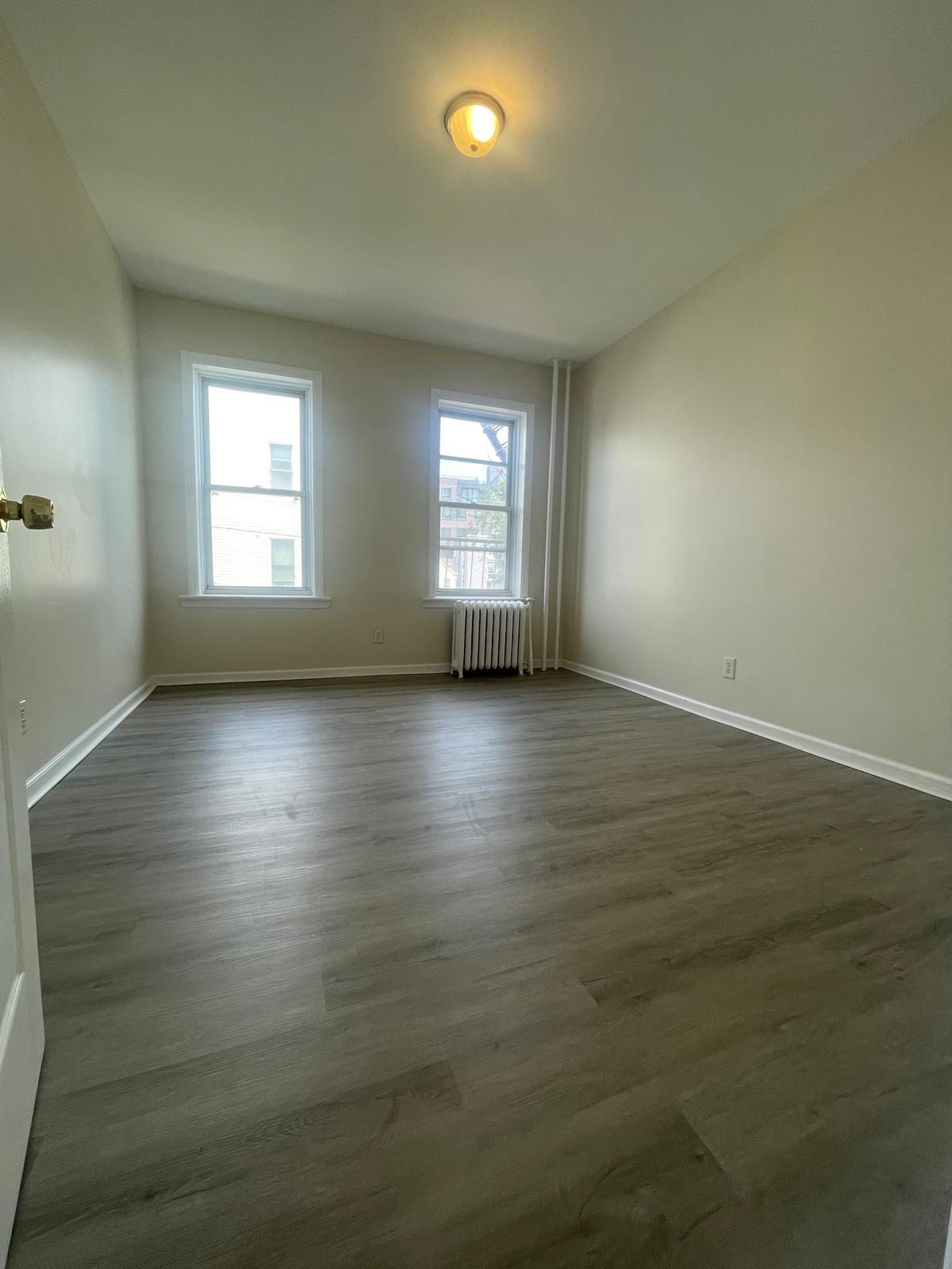326 Summit Ave 202 - 333 Summit Ave