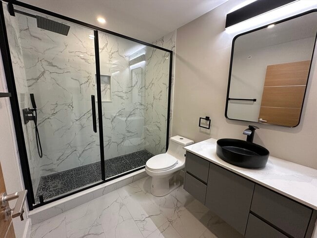 Building Photo - 33 Copeland St