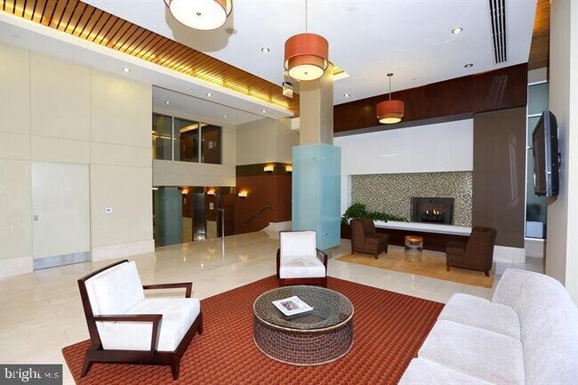 Building Photo - 1025 1st St SE