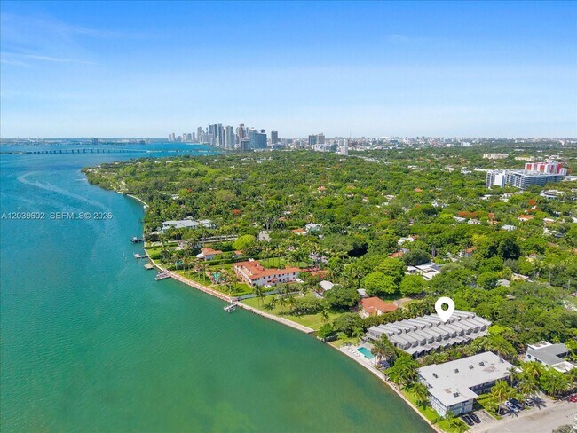 Building Photo - 6011 N Bayshore Dr
