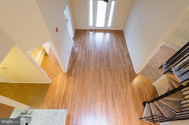 Building Photo - 2013 Warners Terrace S