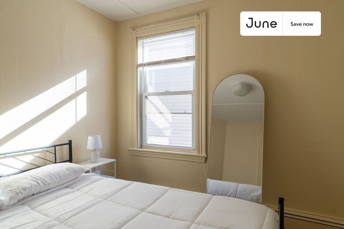 Building Photo - 4 Sherman St