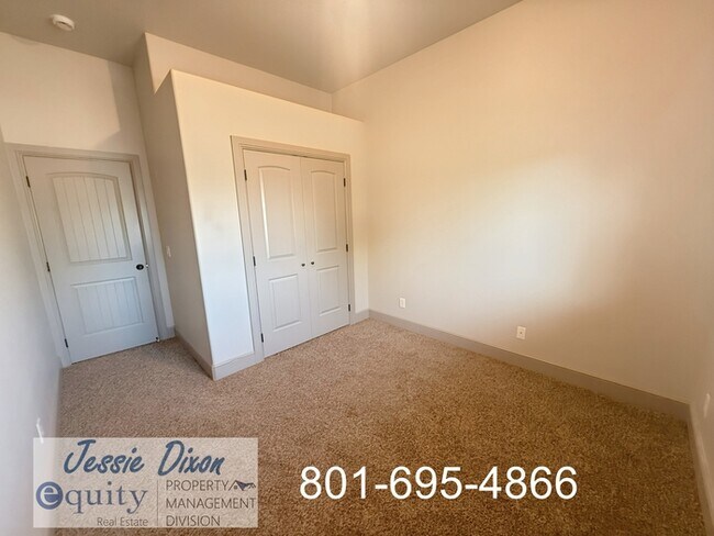 Building Photo - 5725 Brook Cir