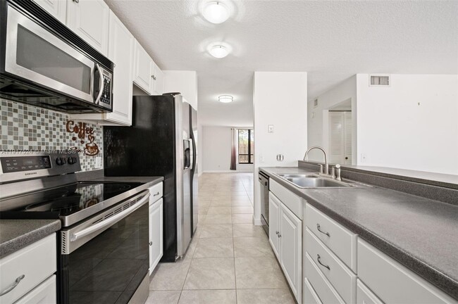 Building Photo - 1017 NW 124th Ave