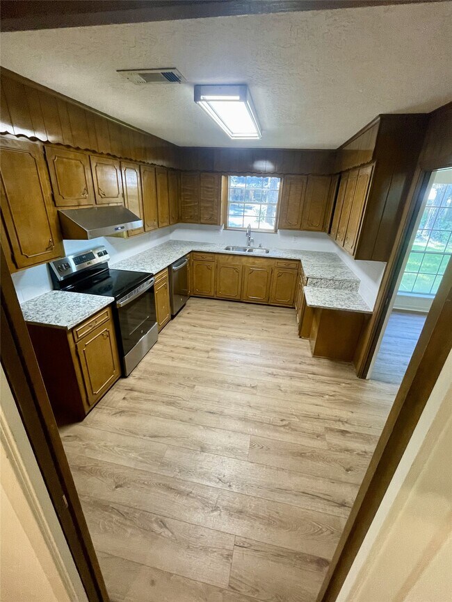 Building Photo - 1102 Ada St