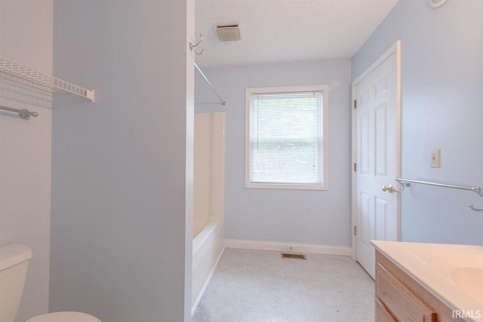 Building Photo - 520 S Eagleson Ave