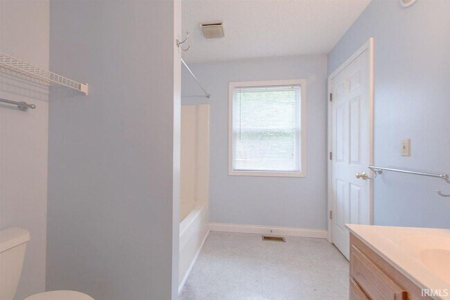 Building Photo - Charming 3BR House in Bloomington