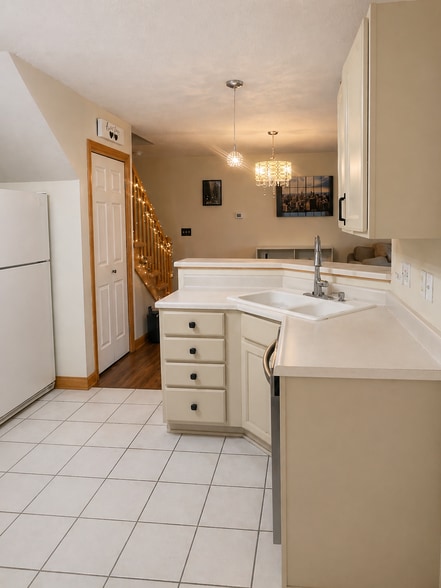 Building Photo - 811 Burr Oaks Dr