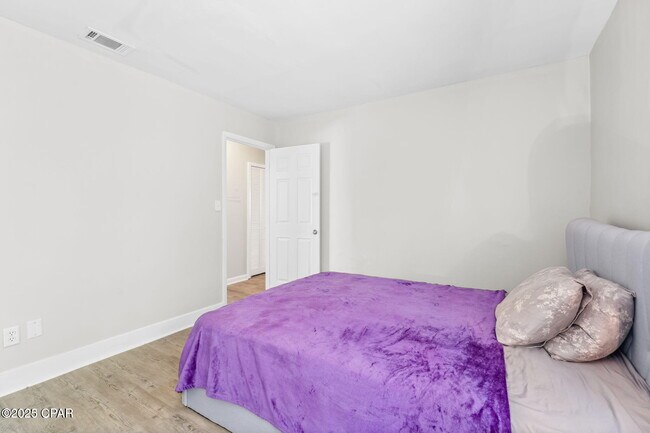 Building Photo - 206 N Arnold Rd