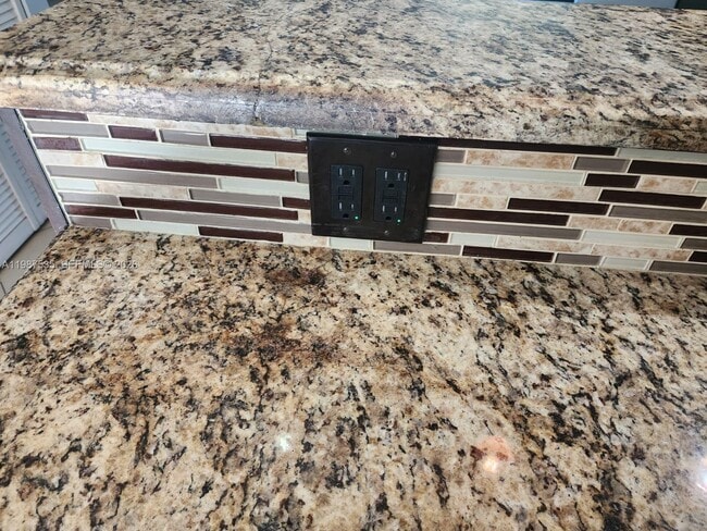 Building Photo - 537 N University Dr