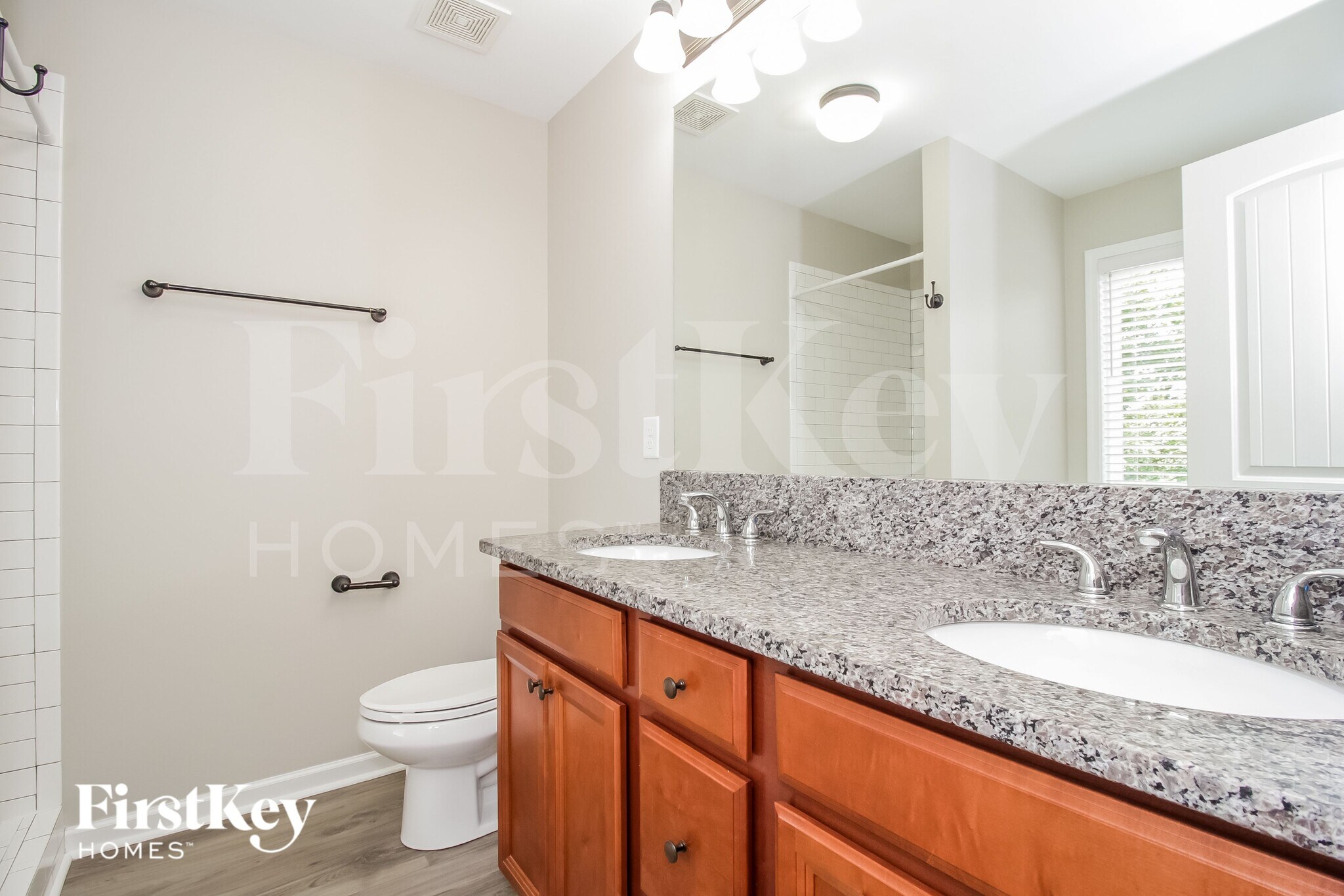 Building Photo - 20 Oakbrook Dr