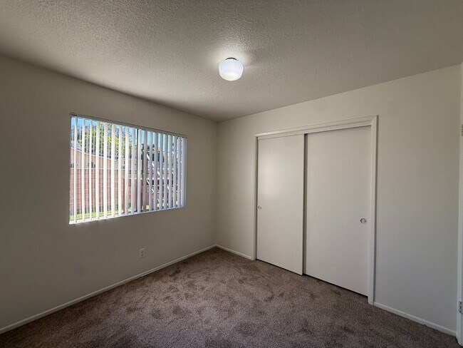 Building Photo - S12000