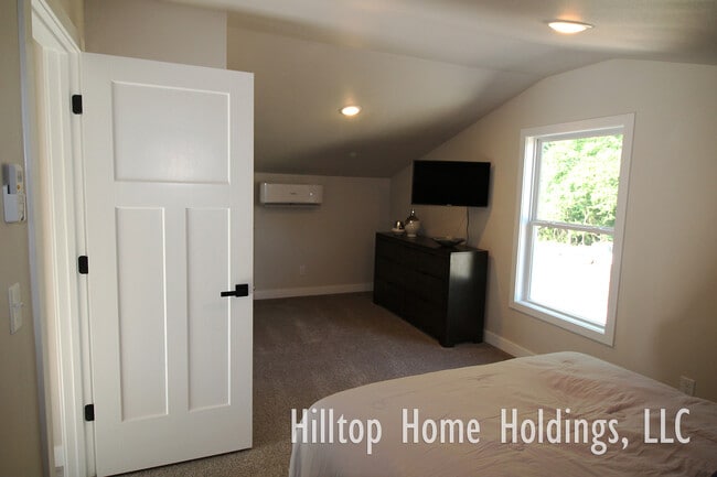 Building Photo - 9 Brookside Rd