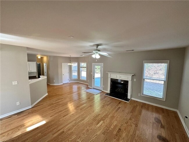 Building Photo - 2403 Walnut Tree Ln