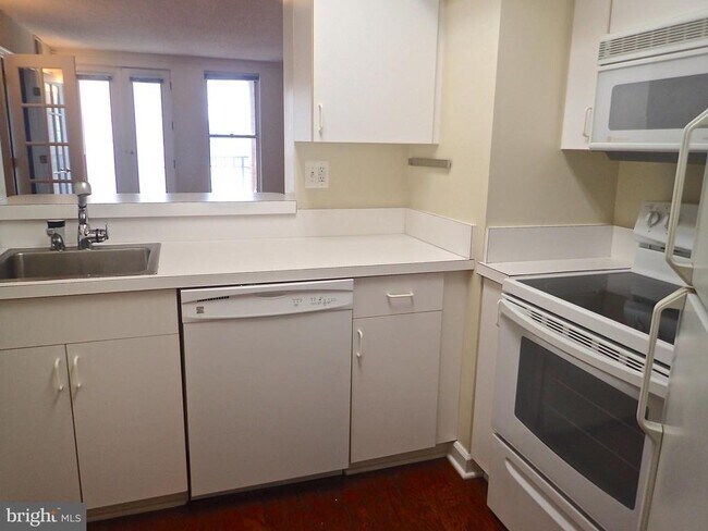 Building Photo - 601 Pennsylvania Ave NW