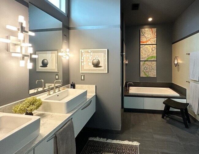 Building Photo - 700 12th Ave S