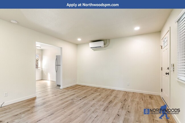 Building Photo - Newly Renovated 2 Bedroom 1 Bath in Beauti...