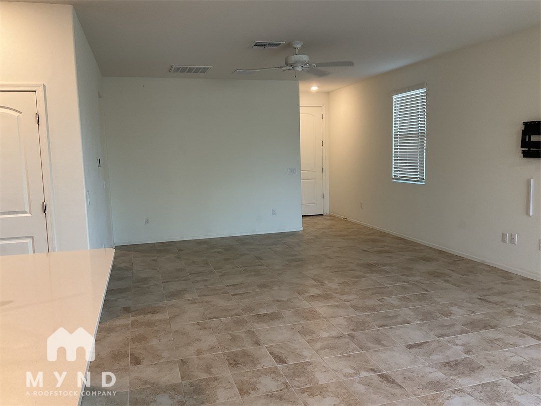 Building Photo - 801 Calle Tikal