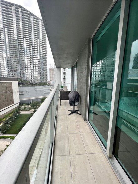 Building Photo - 500 Brickell Ave