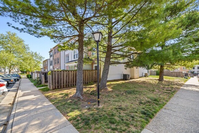 Building Photo - 7511 Belle Grae Dr